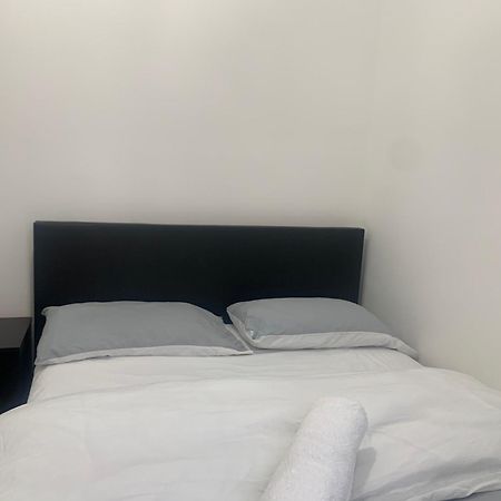 L A Place Croydon, London Villa Norwood Екстериор снимка