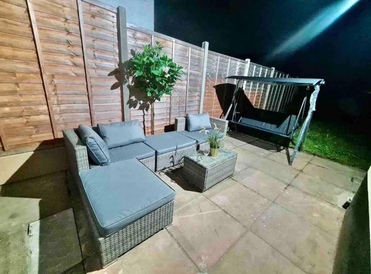 L A Place Croydon, London Villa Norwood Екстериор снимка