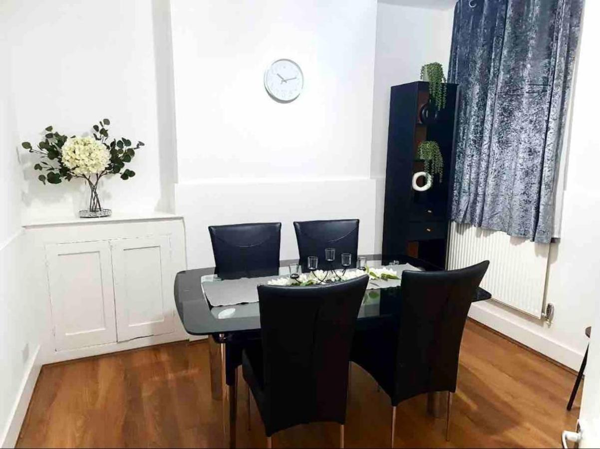 L A Place Croydon, London Villa Norwood Екстериор снимка