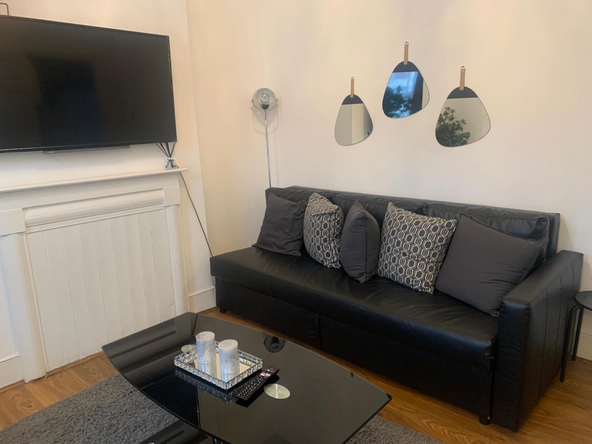 L A Place Croydon, London Villa Norwood Екстериор снимка