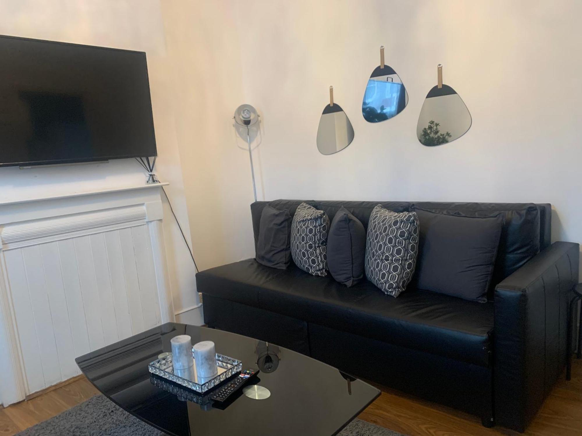 L A Place Croydon, London Villa Norwood Екстериор снимка
