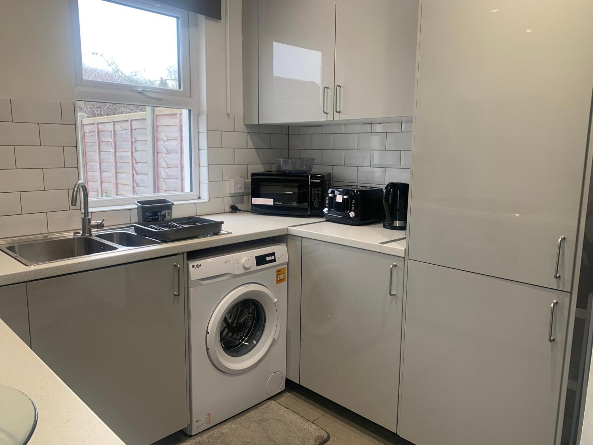 L A Place Croydon, London Villa Norwood Екстериор снимка