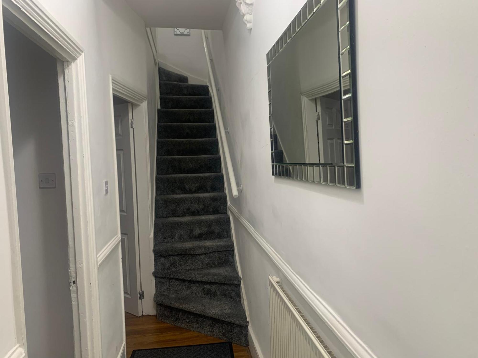 L A Place Croydon, London Villa Norwood Екстериор снимка