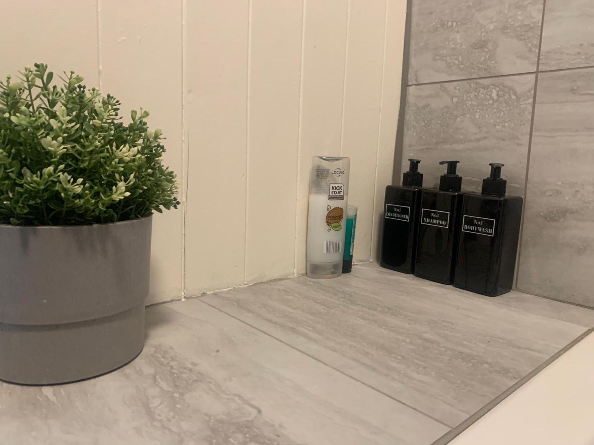 L A Place Croydon, London Villa Norwood Екстериор снимка