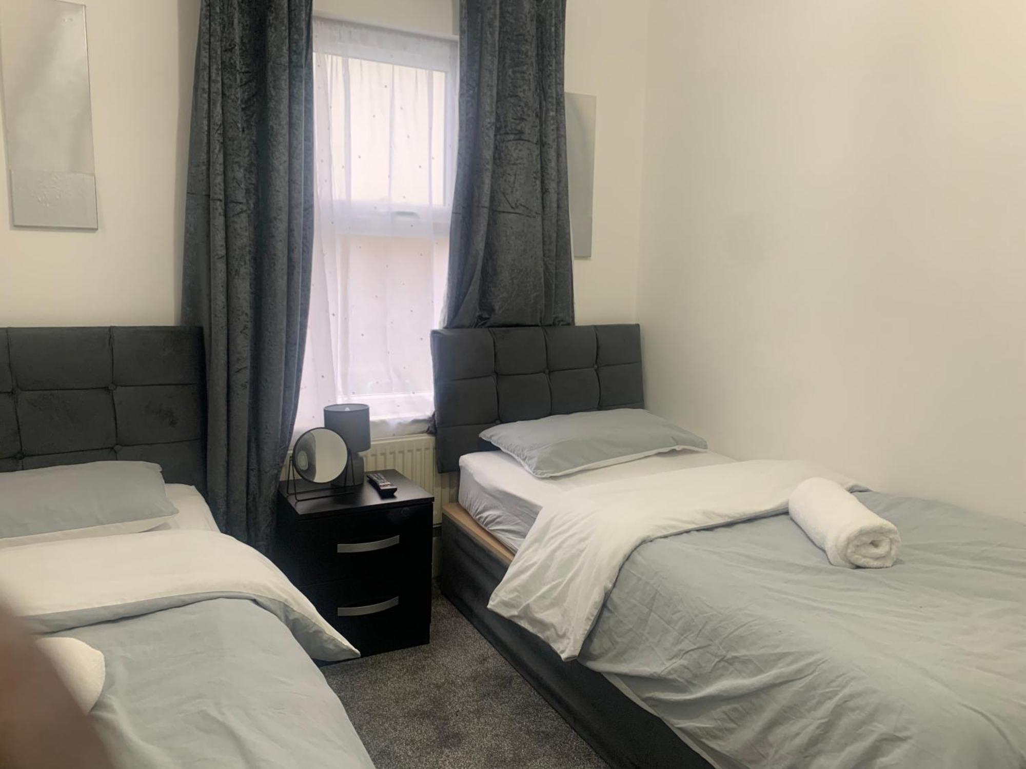 L A Place Croydon, London Villa Norwood Екстериор снимка