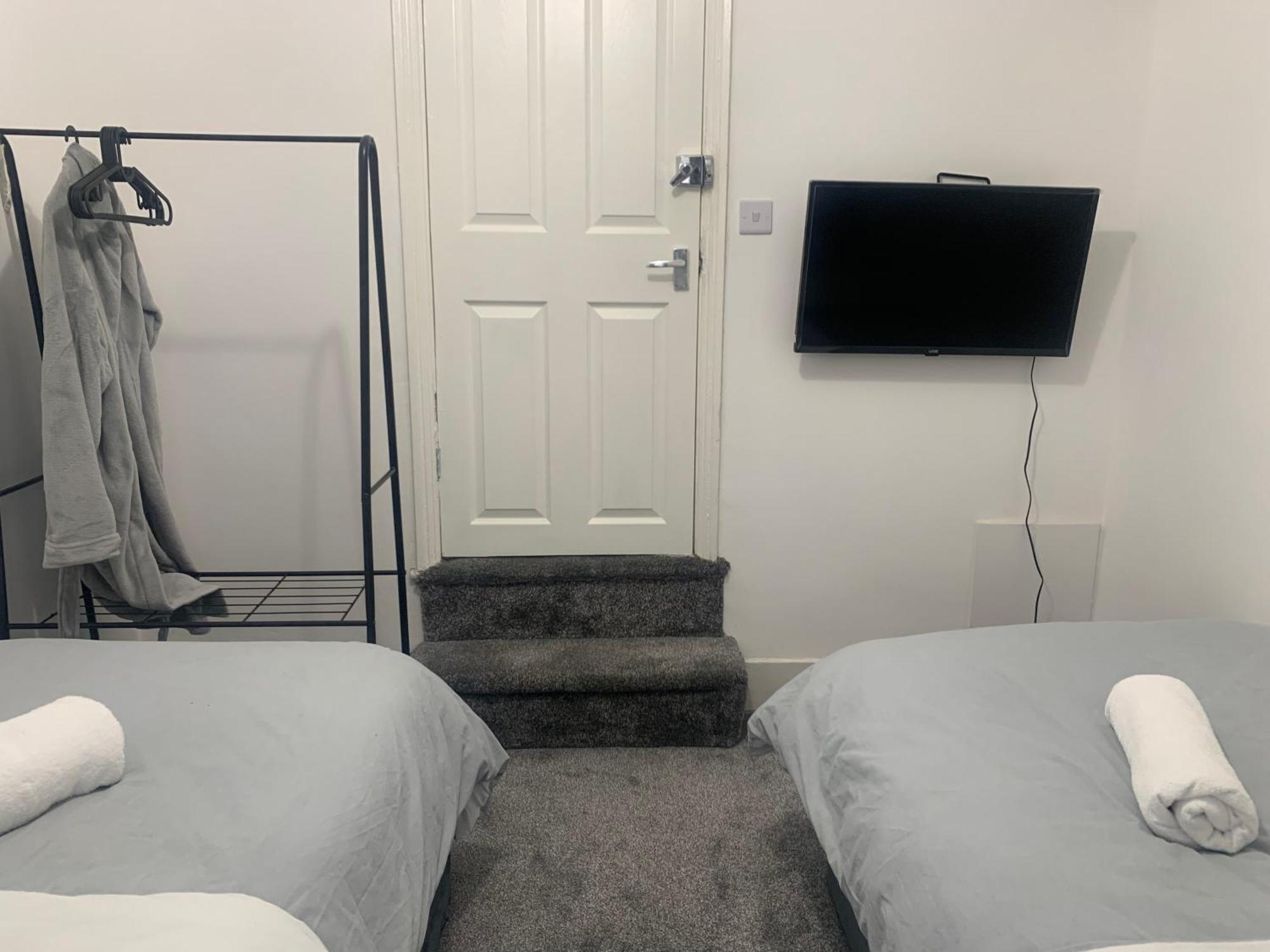 L A Place Croydon, London Villa Norwood Екстериор снимка