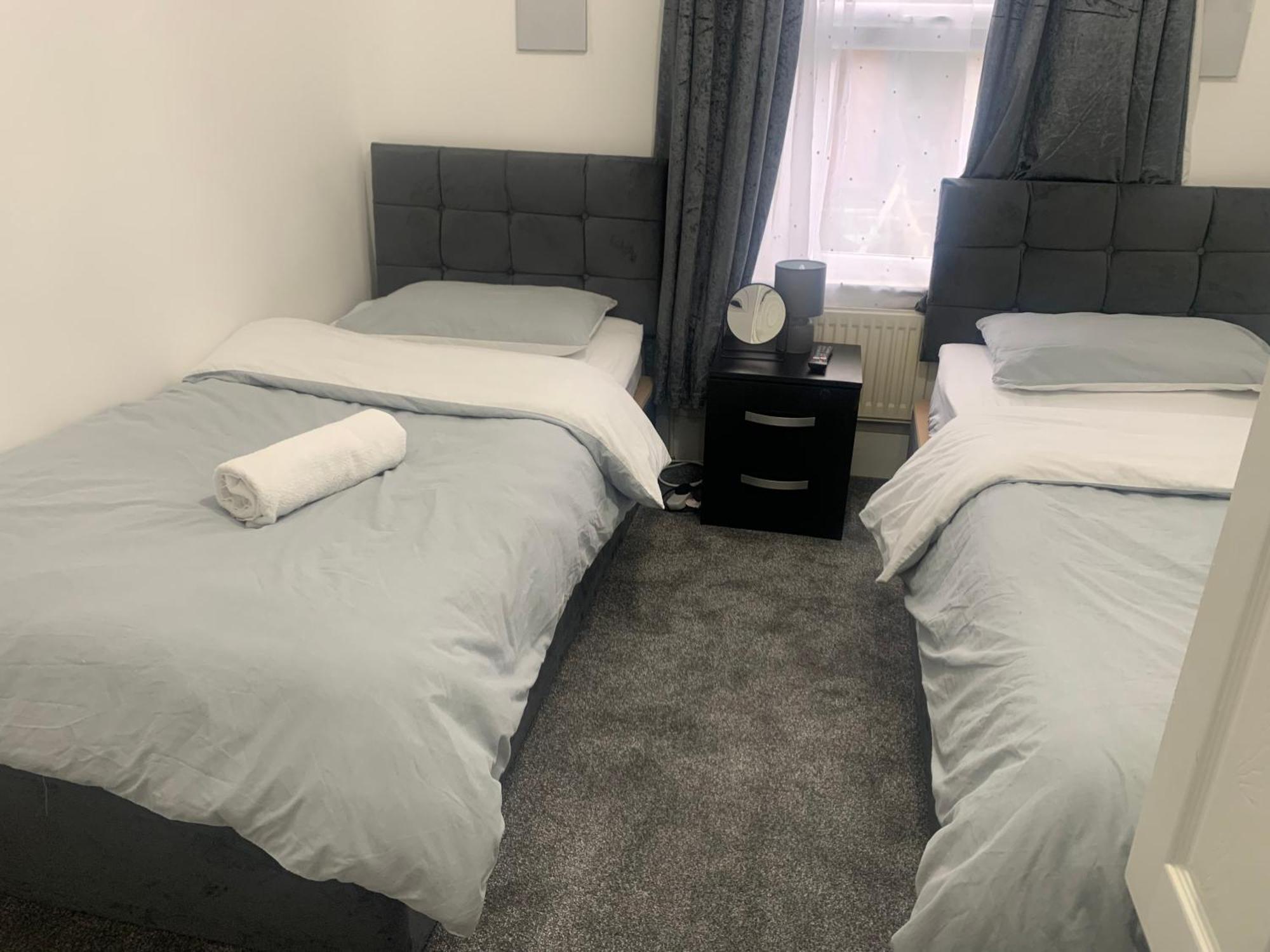 L A Place Croydon, London Villa Norwood Екстериор снимка