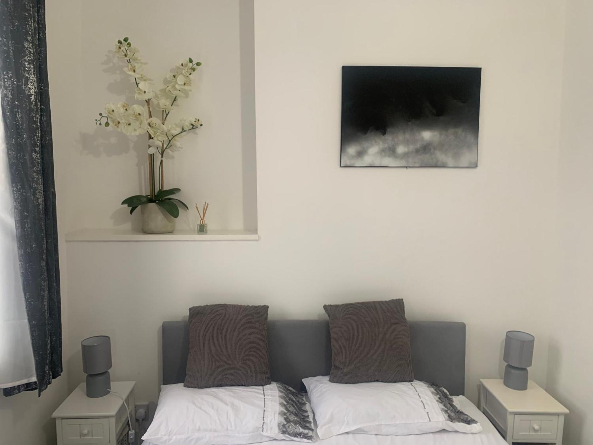 L A Place Croydon, London Villa Norwood Екстериор снимка