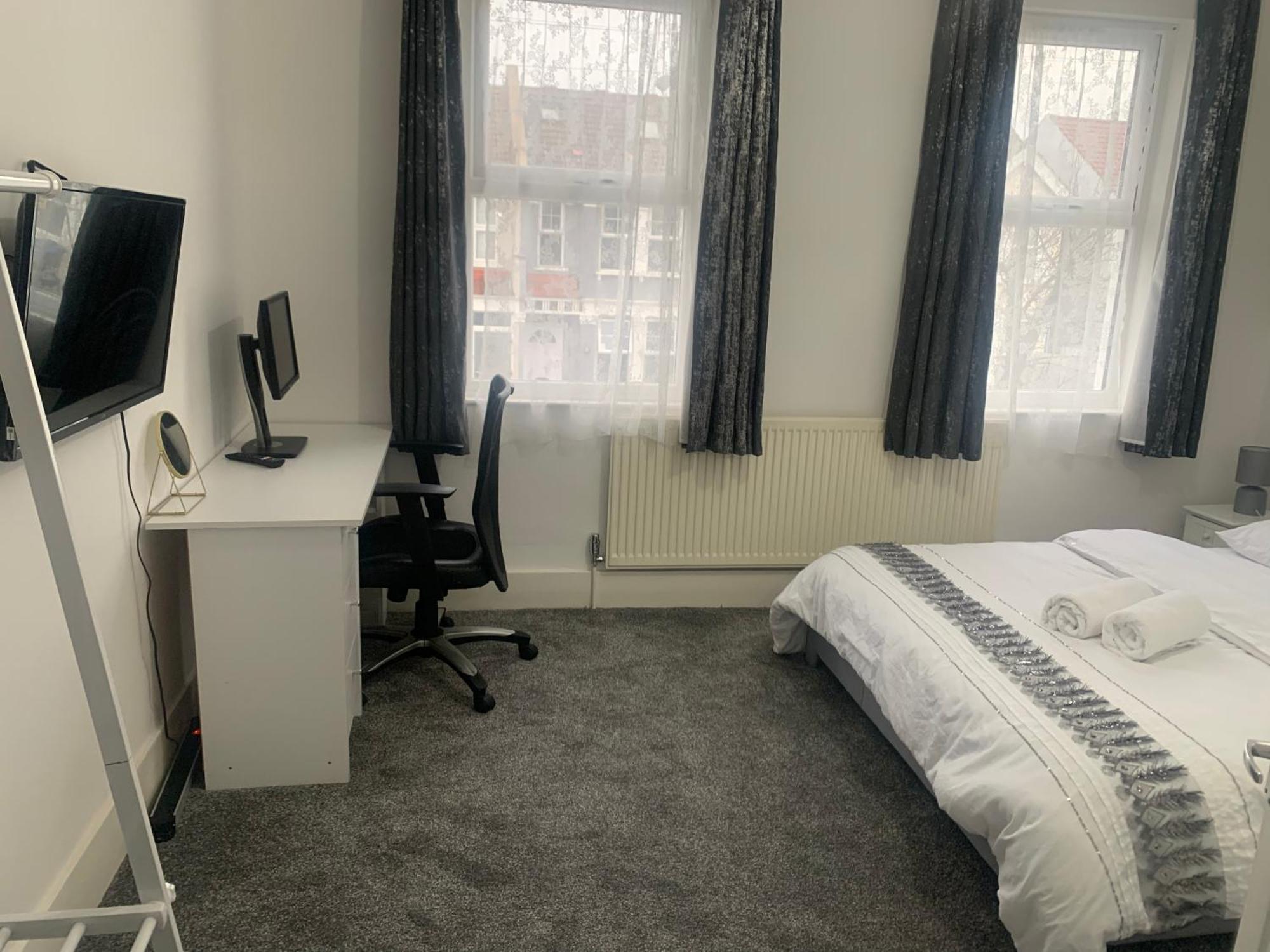 L A Place Croydon, London Villa Norwood Екстериор снимка
