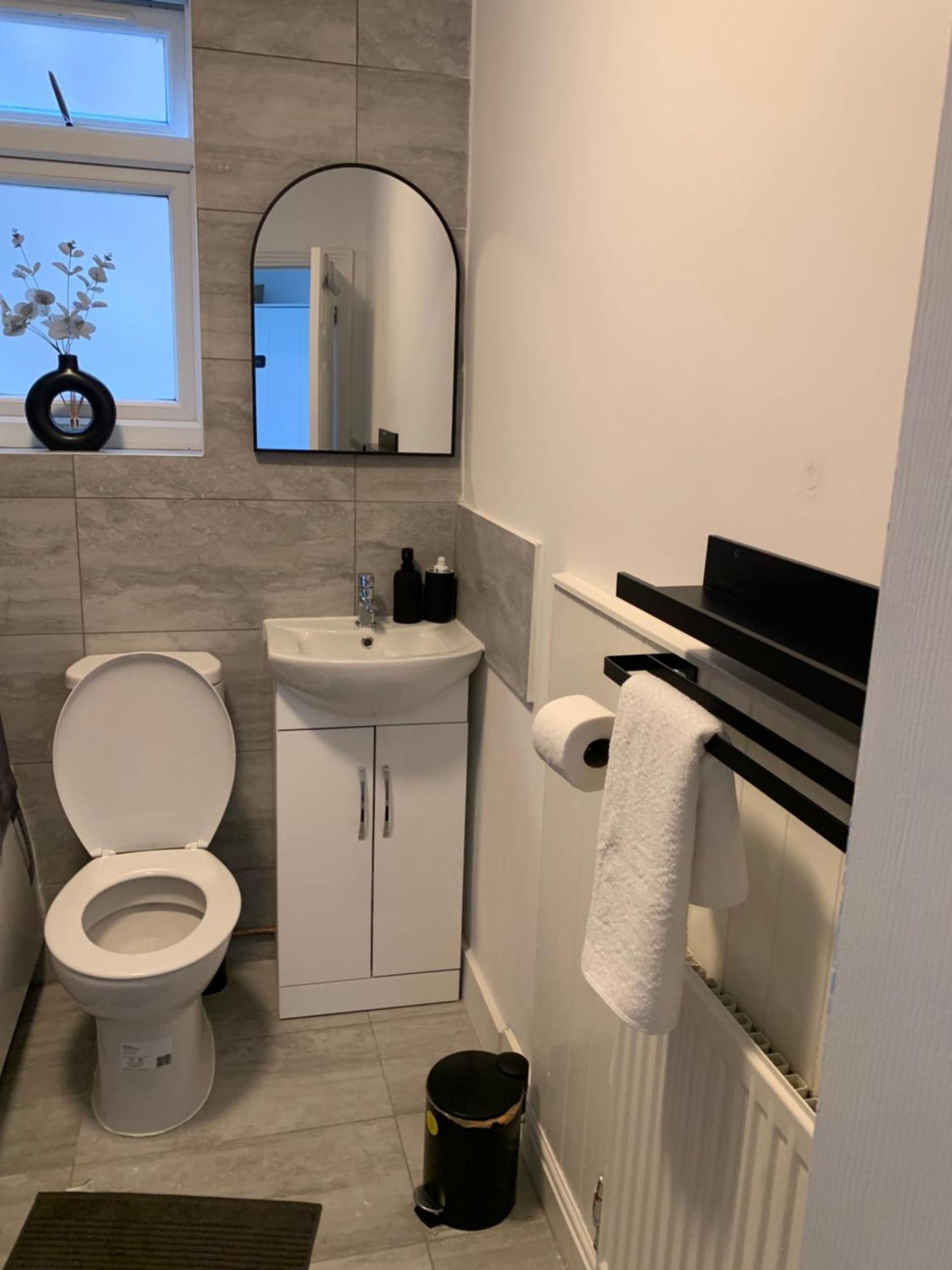 L A Place Croydon, London Villa Norwood Екстериор снимка